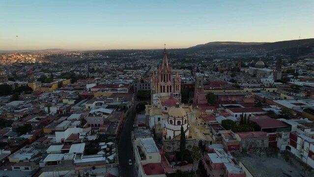 Aerial view of the Parroquia de San Miguel Arc&aacute;ngel in San Miguel de Allende at sunrise