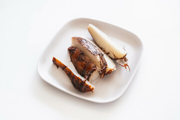 ボイルした皮付き里芋