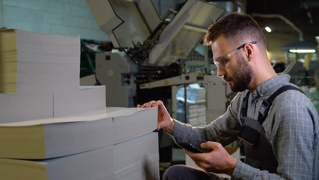 Print worker chooses paper for printing