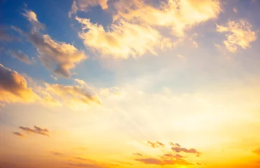Foto op Plexiglas Bestemmingen Cloudy sky and bright sunrise over the horizon.