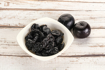 Dry prunes in thw bowl