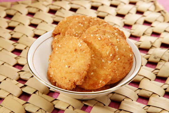 Mathi or Sweet Mathari or Til Atta Mathri