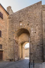 Crédence de cuisine en verre imprimé Tour de Pise inner side of San Francesco door, Volterra, Italy