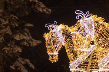 Obraz na płótnie Canvas Park Światła na Górze Parkowej w Krynicy-Zdroju zimą. Piękne iluminacje świetlne.
