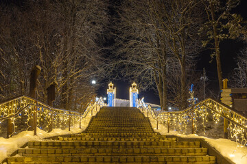 Park Światła na Górze Parkowej w Krynicy-Zdroju zimą. Piękne iluminacje świetlne.