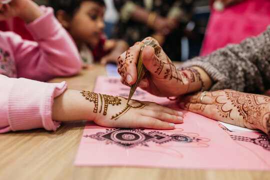 Henna making (mehendi) - Divali, Indian celebration