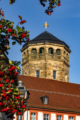 Achteckiger Turm der Schlosskirche in der Altstadt von Bayreuth (Deutschland, Bayern, Franken)