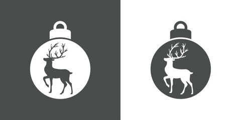 Tiempo de Navidad. Logo con silueta de bola de navidad con ciervo o reno Rudolph de pie para su uso en invitaciones y felicitaciones - obrazy, fototapety, plakaty