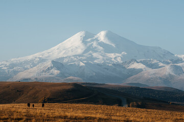 Fototapeta premium mountain road overlooking Elbrus to the Jila-Su valley