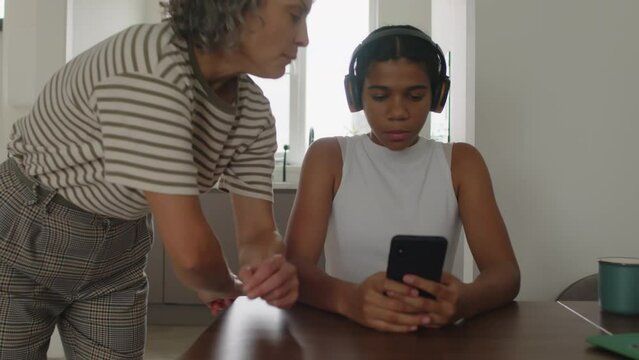 Mother trying to limit daughters time for using smartphone