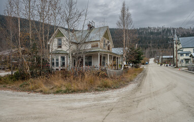 Fototapeta na wymiar Abandoned historic wooden house on a street in Dawson City, Yukon, Canada