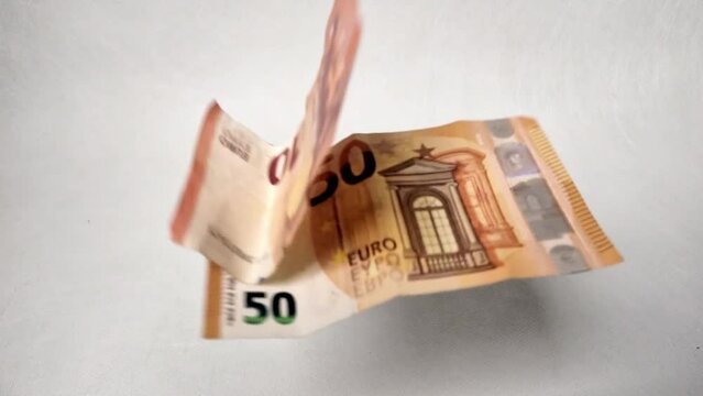 viele Euro Geldscheine , Bargeld, Banknoten, Lohn, Gehalt, Miete, Nebenkosten, Steuern, Reichtum, Ersparnis, Kaufkraft, Taschengeld, Zahlung, Finanzierung, Kredit, Schulden, Abrechnung