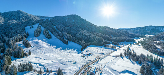 Sonniger Wintertag im Balderschwanger Tal an der Riedbergerhornbahn