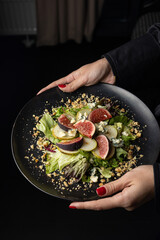 Delicious salad with figs, pear and nuts