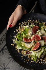 Delicious salad with figs, pear and nuts