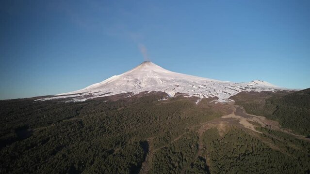 Volcan Villarrica, hechando humo