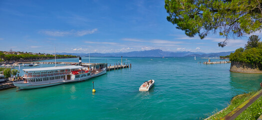 Beautiful panoramic view of the harbor of Peschiera del Garda, on Lake Garda, Italy. - 686725370