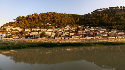Berat, Albanien. Stadt der 1000 Fenster.