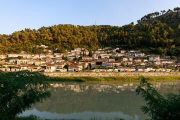 Berat, Albanien. Stadt der 1000 Fenster.