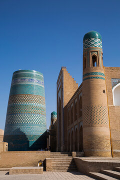 Kalta-minor Minaret (left), Muhammad Amin Khan Madrasah (Orient Star Hotel) (right), Itchan Kala; Khiva, Uzbekistan
