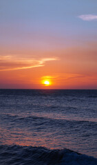 Atardecer en la playa venezuela formato vertical