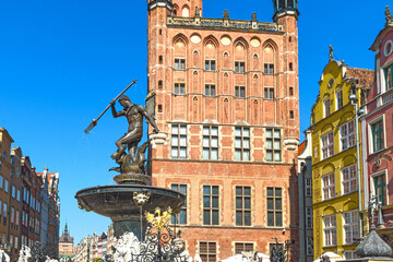 Neptune Fountain in the historic Old Town of Gdansk © Lichtwolke99
