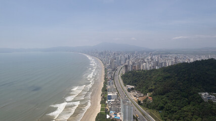 Foto aérea 4k das praias de Itapema Centro e Meia Praia no litoral de Santa Catarina