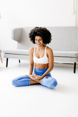 Fototapeta premium Fit young woman practicing yoga