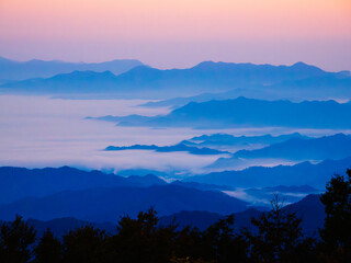 雲海の米沢市街の朝