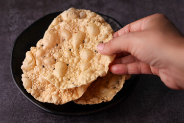 Papadam a traditional indian snack. papad or papadum in raw dried form with roasted cone roll and flat variation