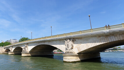 The Invalides bridge in the 7th arrondissement of Paris city	 - obrazy, fototapety, plakaty