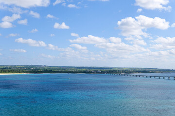 来間島から望むエメラルドグリーンの海2