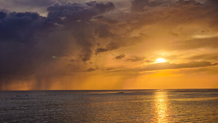 Fototapeta na wymiar Sunset and a storm in the Pacific Ocean 