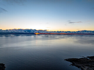 Fototapeta na wymiar beautiful sunrise between clouds and sea 