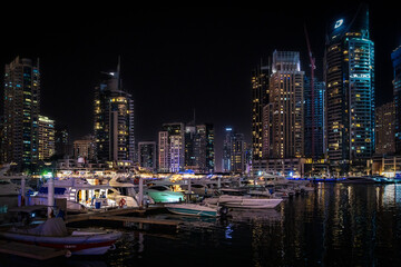 Fototapeta na wymiar Dubai marina by night