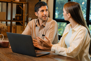 Young couple working on laptop at cafe garden during springtime, enjoying serenity ambient at coffee shop. Digital nomad freelancer or college student working remotely or blogging. Expedient - obrazy, fototapety, plakaty