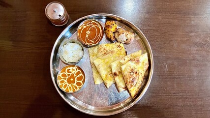 ほうれん草、ご飯、米、チーズ、ナン、ナーン、料理、ターリー、スパイシー、タンドール、タリー、インド、スパイス、エスニック、ネパール、バター、ギー、チキン、キーマ、シナモン、ワイルドカルダモン、シーズニング、ハーブ、パプリカ、ターメリック、スターアニス、チリ、カルダモン、マスターシード、クミン、コリアンダー、クローブ、えび、海老、エビ、サグ、ピーマン、ねぎ、ネギ、葱、ミックス、シーフード、食事、クリ