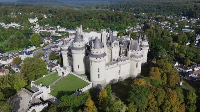 drone video ch&acirc;teau de Pierrefonds France Europe