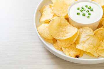 potato chips with sour cream