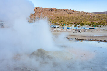 Fototapeta na wymiar Água borbulhando no Gêiser Tatio deserto do Atacama. 
