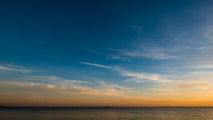 Hermosa vista del Río de la Plata al atardecer