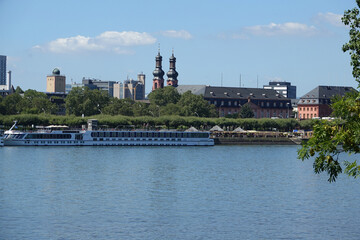 Fototapeta premium Rhein zwischen Wiesbaden und Mainz