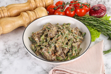 Fried turkey liver with herbs in cream sauce