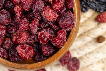 dry dehydrated cranberries during cooking