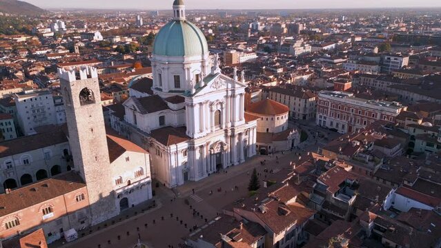 vista aerea di Brescia con il suo Duomo