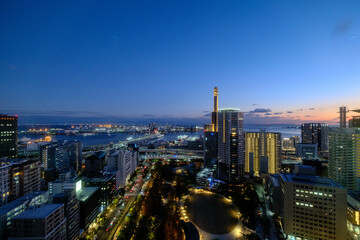 神戸市街地三宮の夜景。神戸市役所展望台より撮影