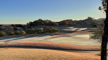凍てつく紅葉のゴルフ場