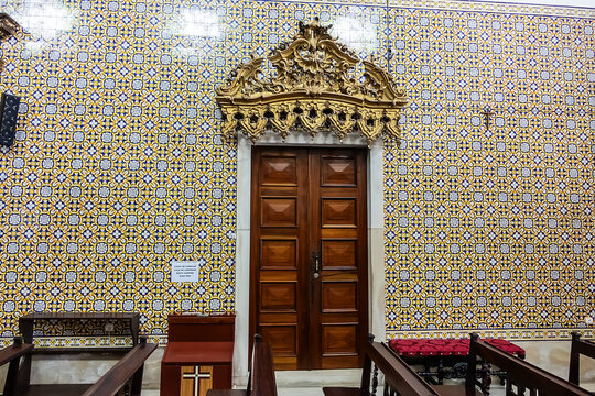 Interior of Vera Cruz Church (Igreja Paroquial de Vera Cruz, from 1606). Aveiro, Portugal. APRIL 20, 2017.
