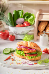 Spicy and delicious sandwich with chicken, cucumber and tomato - obrazy, fototapety, plakaty