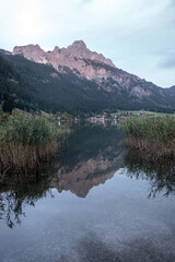 Fototapeta na wymiar Haldensee im Tannheimer Tal, Tirol, Österreich, Grän